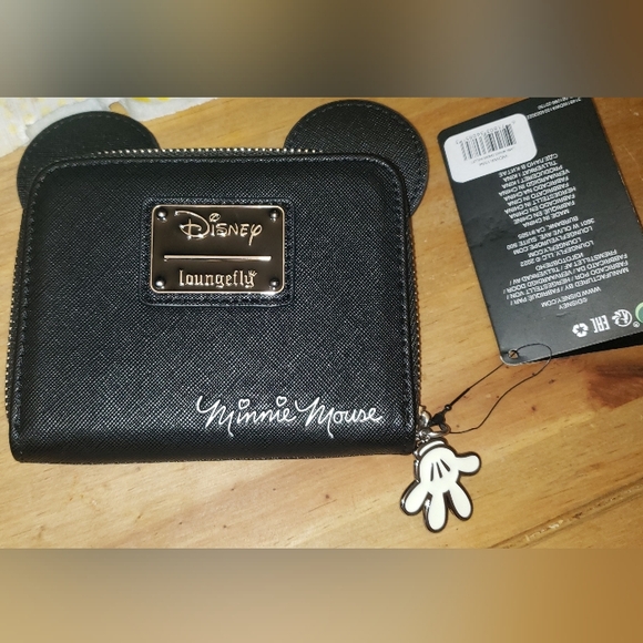 LOUNGEFLY MINNIE MOUSE ZIP AROUND WALLET NWT. - Picture 2 of 10